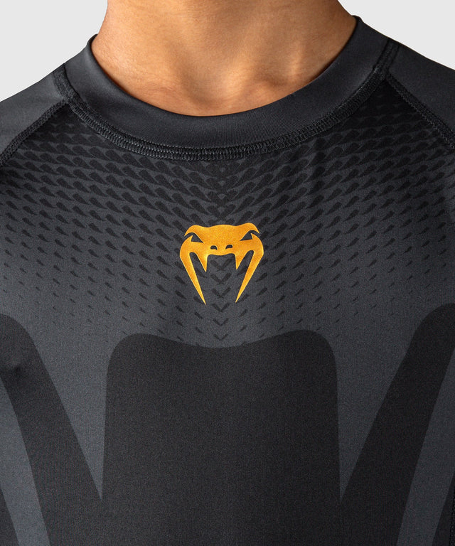 Dětský Rashguard Venum Attack s dlouhými rukávy – Černý/Zlatý