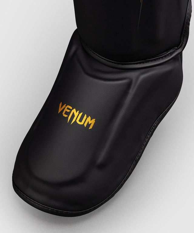 Venum Streamline Shin guards – Black/Gold