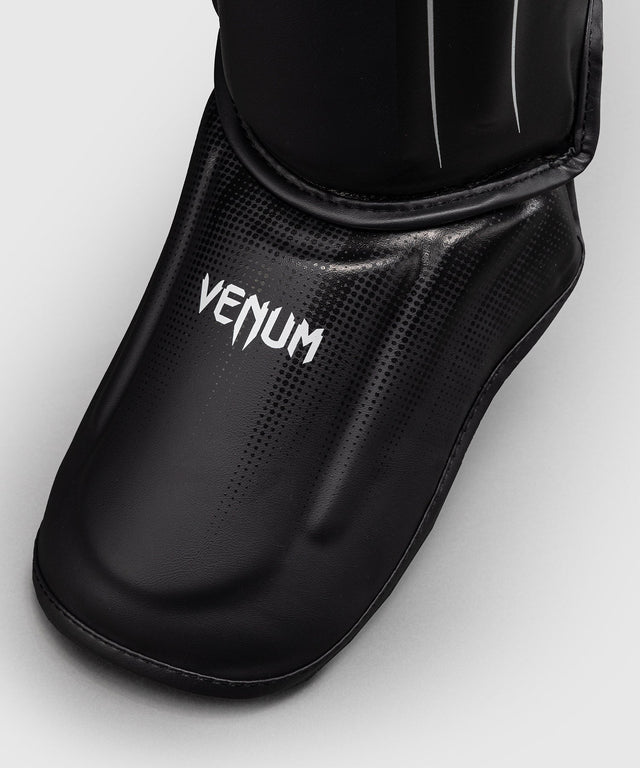 Venum Shin guards Stealth – Black/White