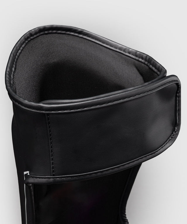 Venum Shin guards Stealth – Black/White