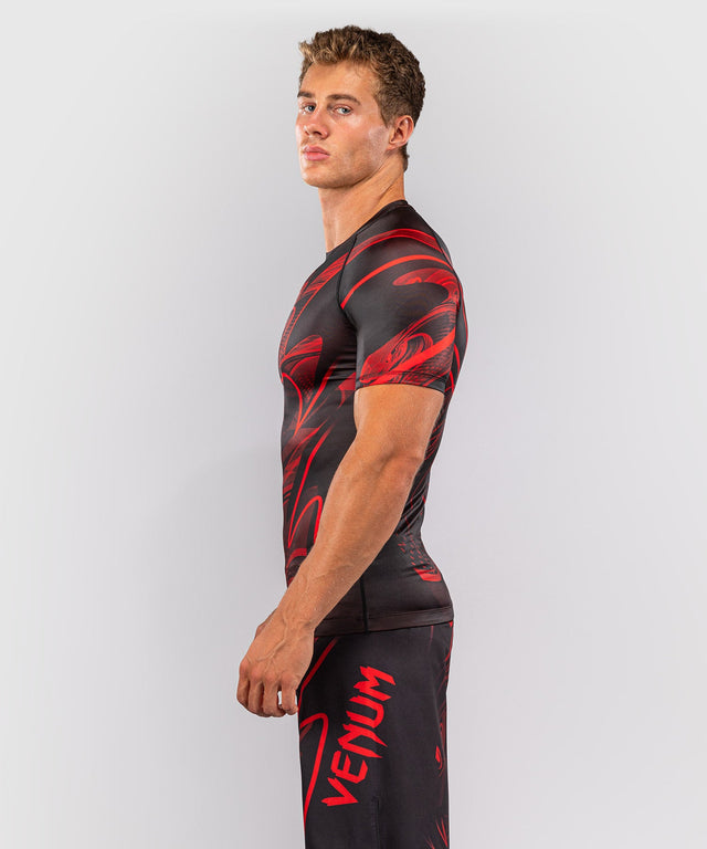 Rashguard Venum Crimson Viper 2.0 Mangas Curtas – Preto/Vermelho