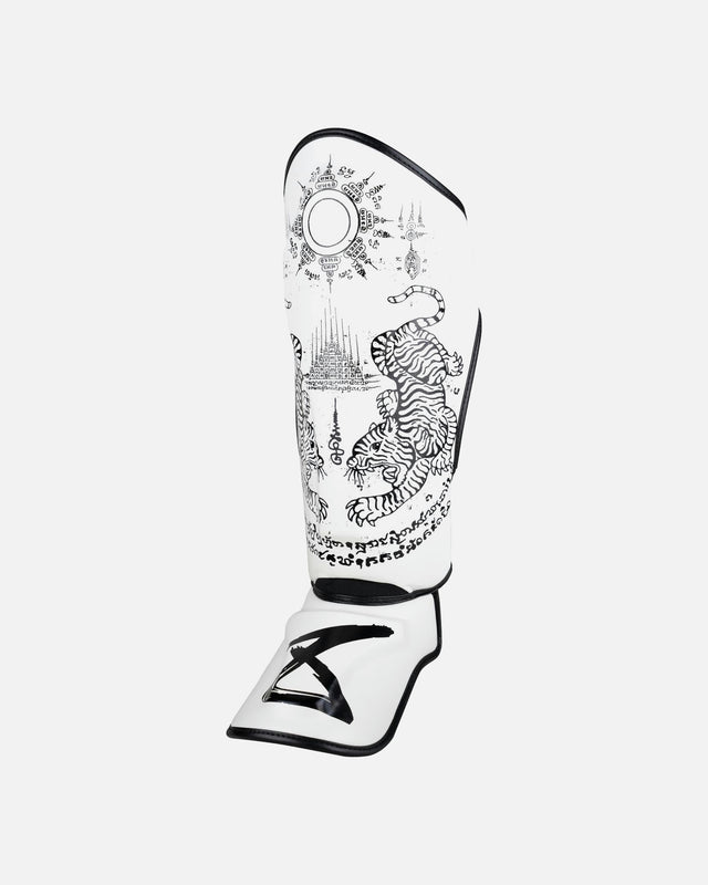 8 WEAPONS Shin guards Sak Yant Tigers – White/Black