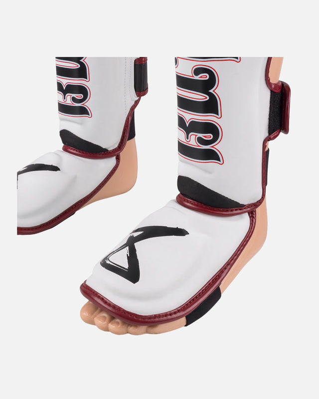 8 WEAPONS Shin guards Bangkok – White/Black