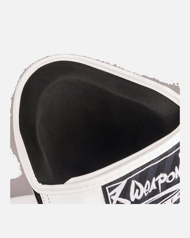 8 WEAPONS Shin guards Unlimited 2.0 – Black/White