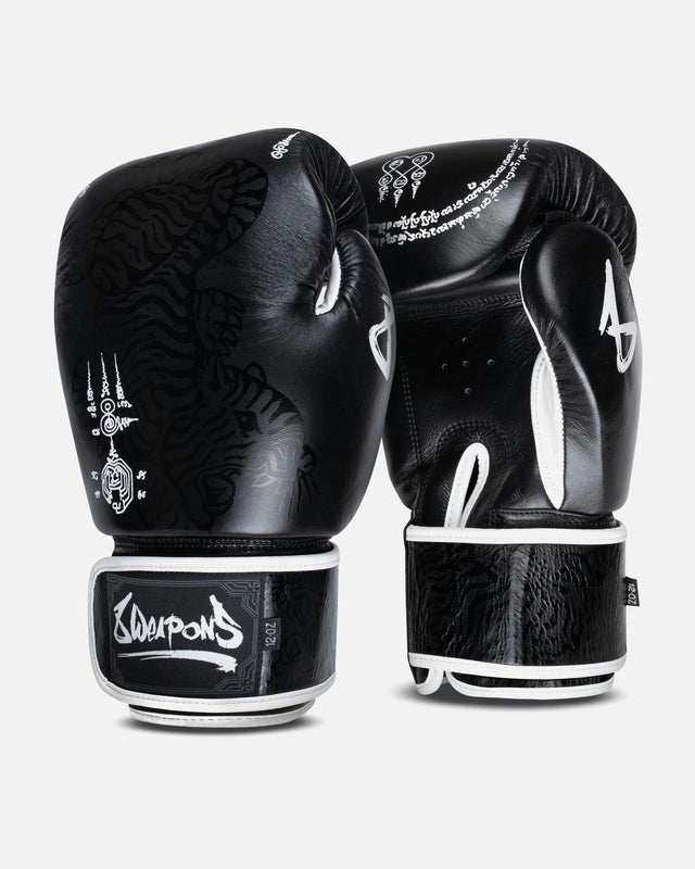 8 WEAPONS Boxing gloves Sak Yant Big Tiger – Black