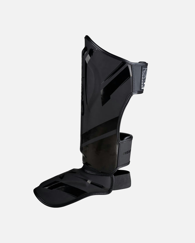 8 WEAPONS Shin guards Shift – Black