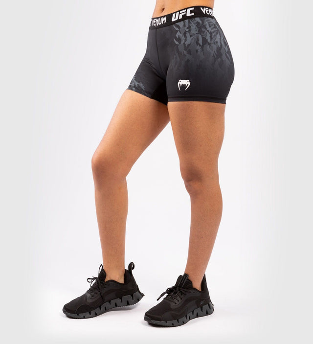 UFC Venum Performance Shorts Women – Black – Shorts