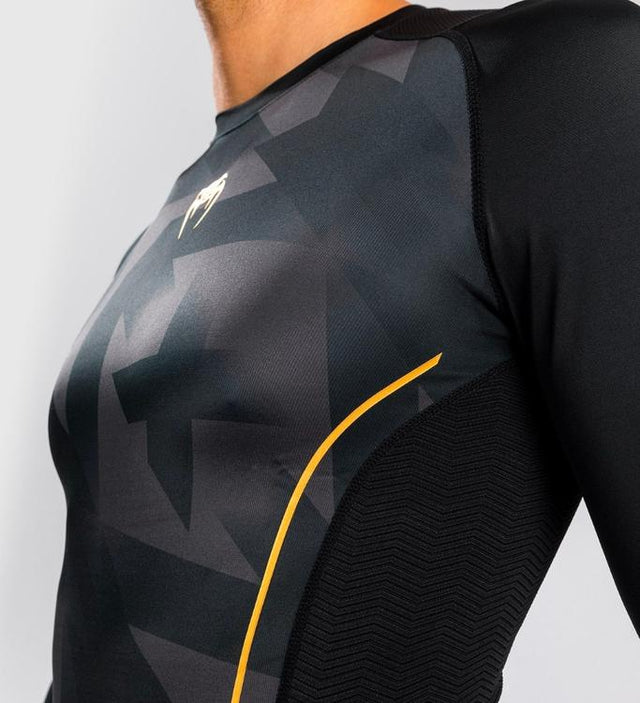 Venum Rashguard Razor Long Sleeves – Black/Gold – Rashguard