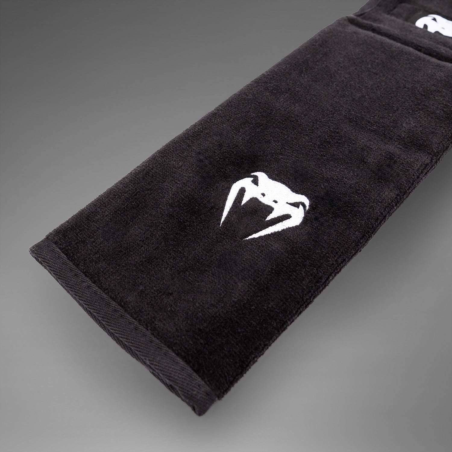 Venum Lineup Towel – Black/White