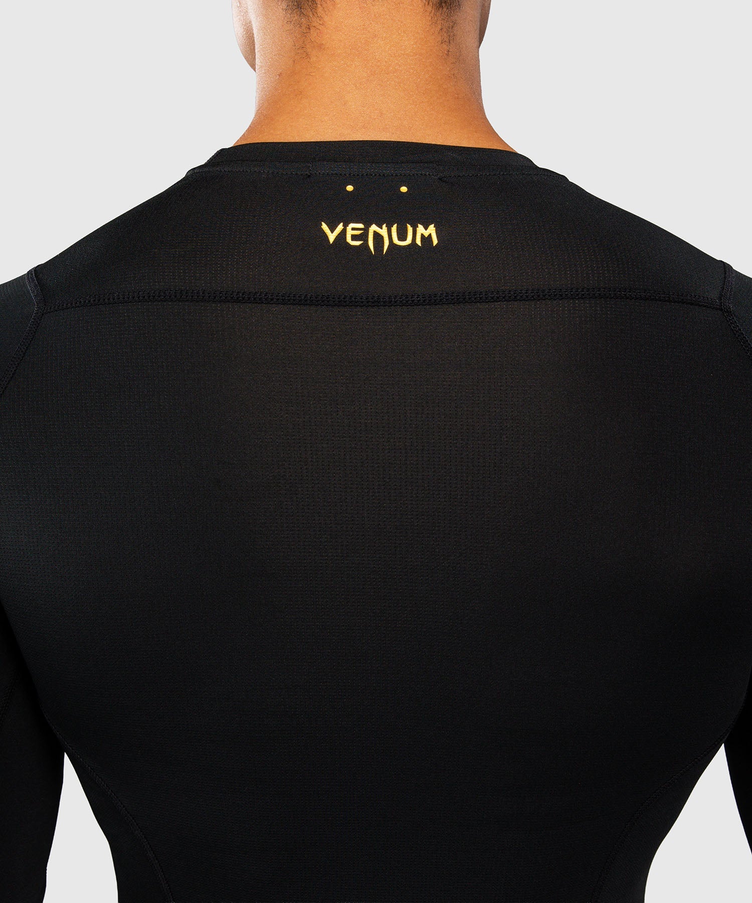 Venum Rashguard G-Core Long Sleeves – Black/Gold