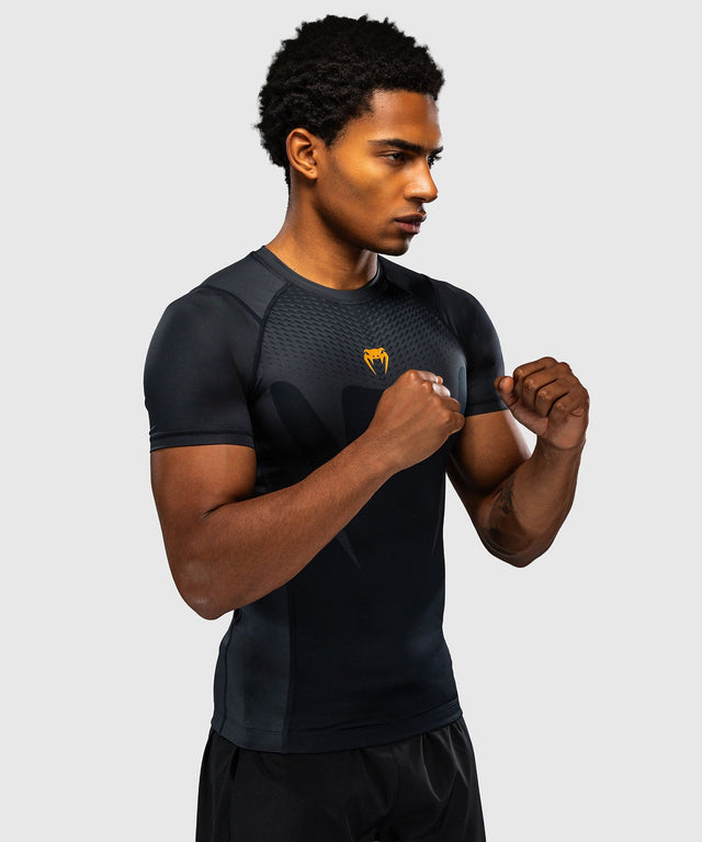Venum Rashguard Attack Korte Mouwen - Zwart/Goud