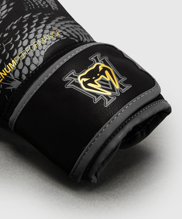Venum Boxing gloves Matupa Black/Grey/Gold – detail