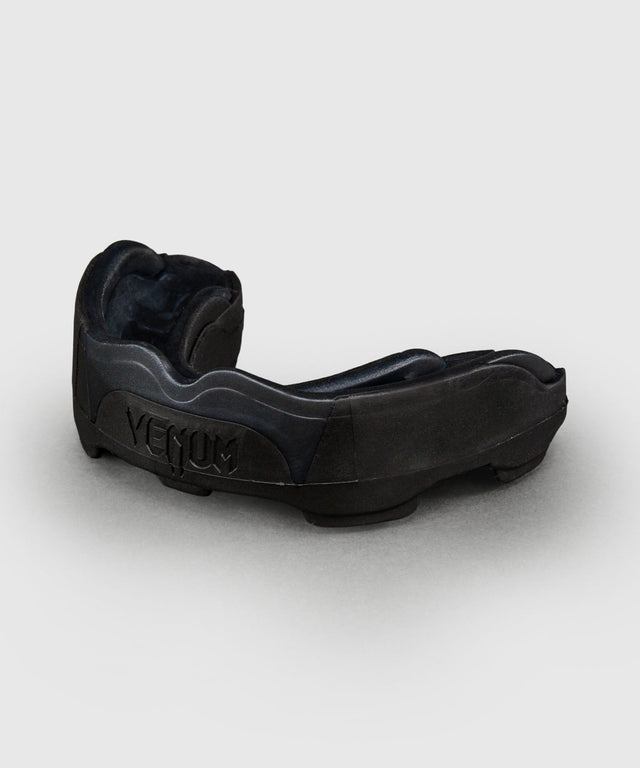 Venum Predator Mouthguard – Black/Red