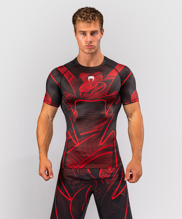 Rashguard Venum Crimson Viper 2.0 Mangas Curtas – Preto/Vermelho