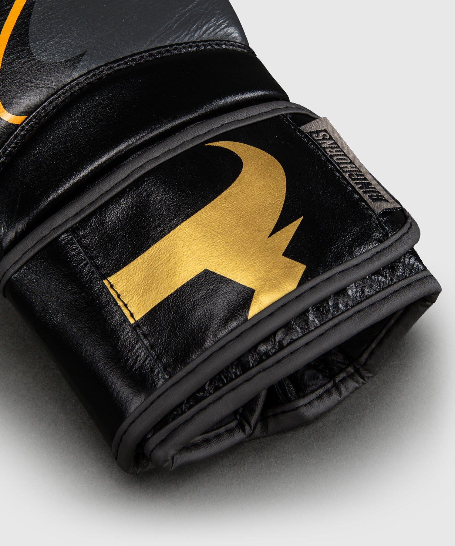 Ringhorns Bokshandschoenen Charger by Venum - Zwart/Goud