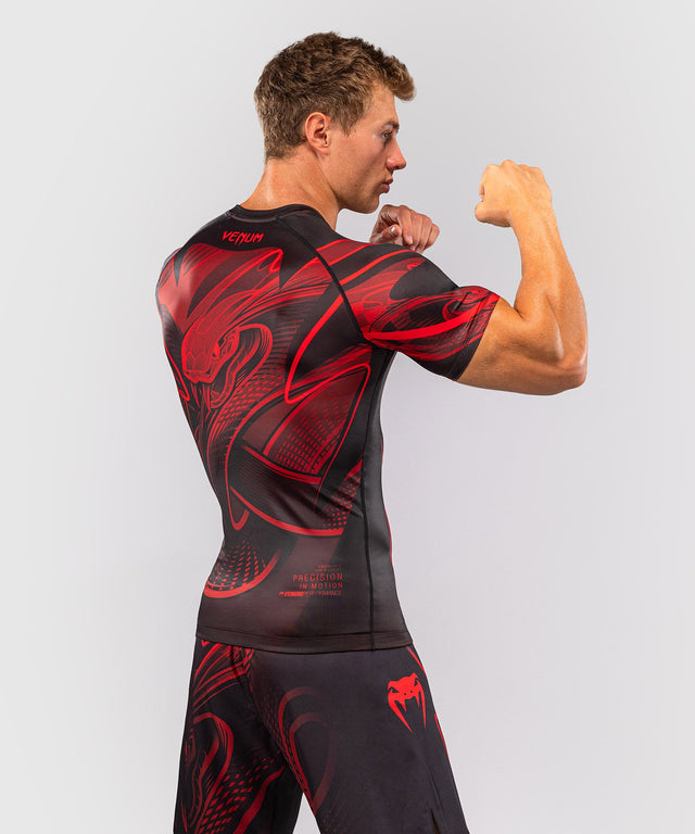 Rashguard Venum Crimson Viper 2.0 Mangas Curtas – Preto/Vermelho