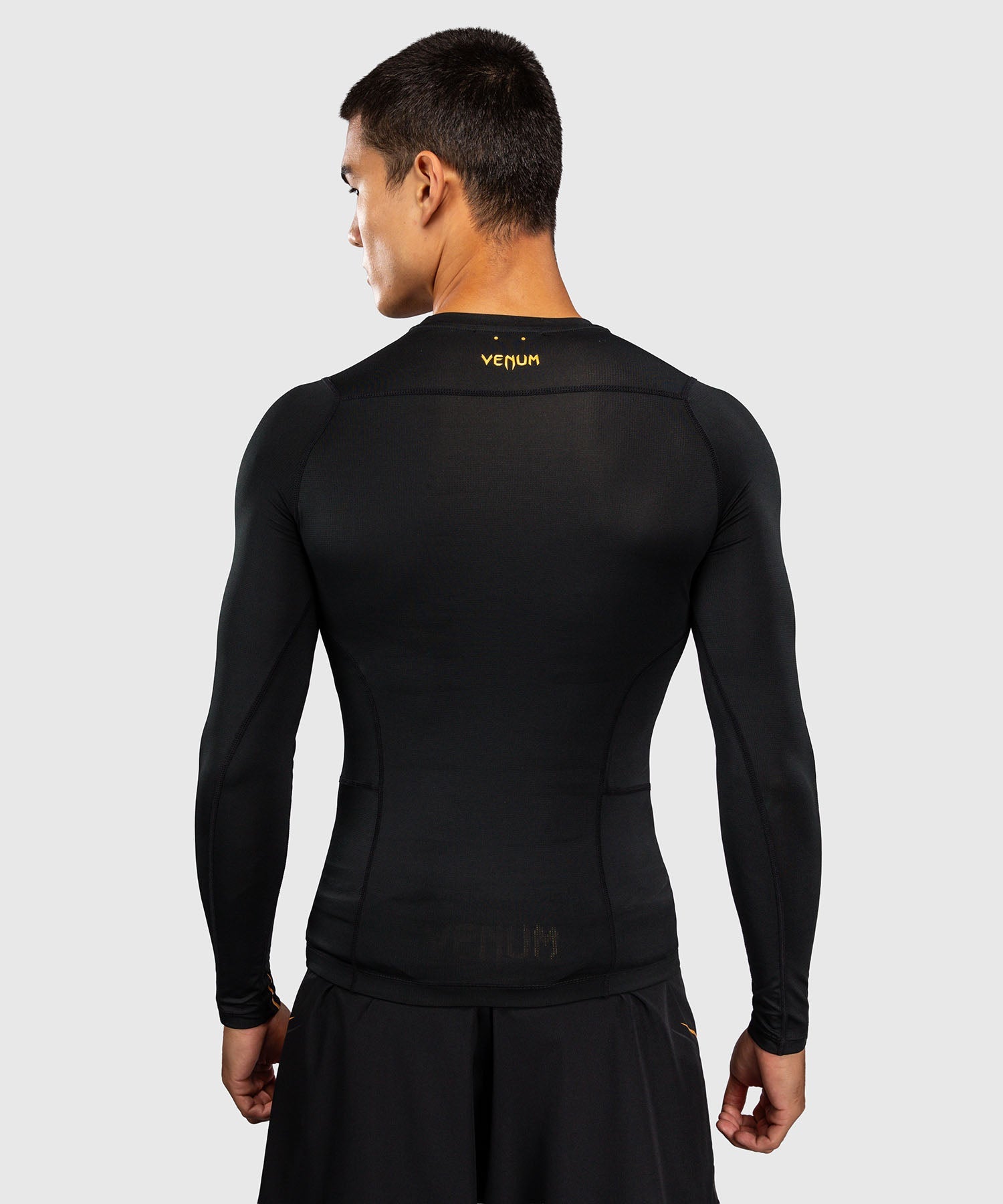 Venum Rashguard G-Core Long Sleeves – Black/Gold