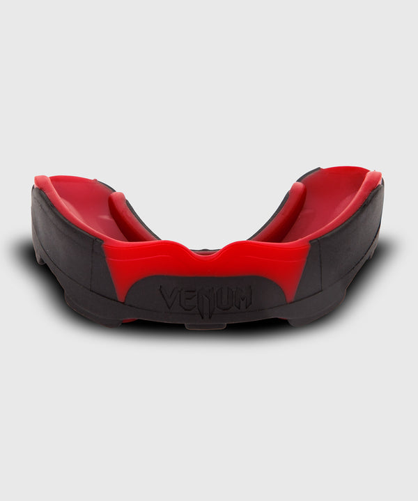 Protector bucal Venum Predator – Negro/Rojo