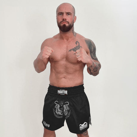 Spodenki Muay Thai Phantom Athletics Sak Yant – Czarne