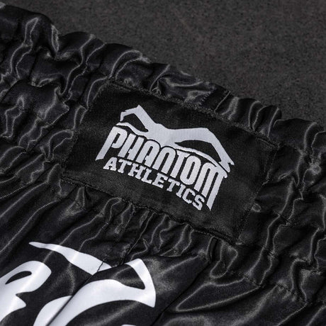 Spodenki Muay Thai Phantom Athletics Sak Yant – Czarne