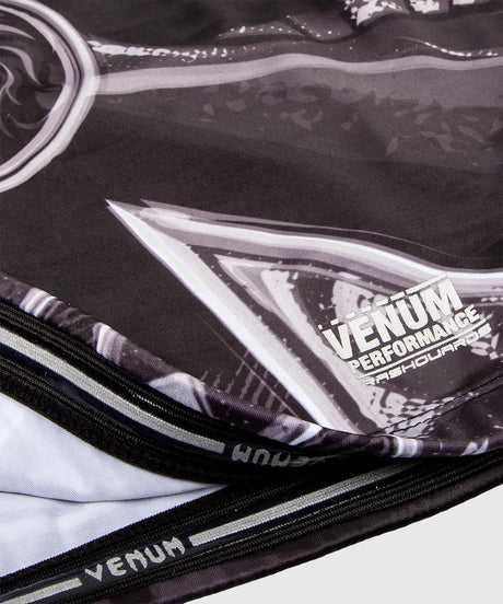 Rashguard Venum Gladiator 3.0 Mangas Curtas – Preto/Cinzento/Branco