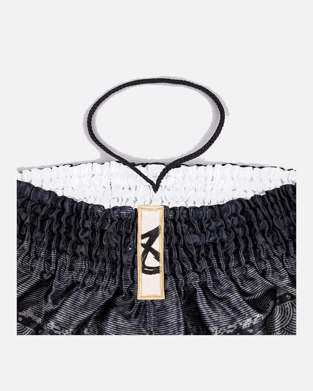 8 WEAPONS Muay Thai Shorts Hanuman – Black/Gold