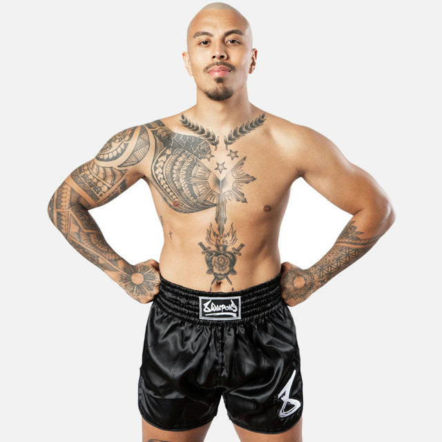 Calções de Muay Thai 8 WEAPONS Strike – Preto/Branco
