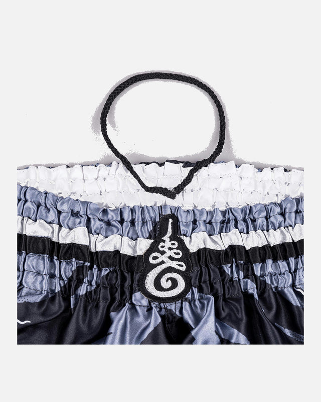 8 WEAPONS Muay Thai Shorts 8 Ways Yant – Black/Silver