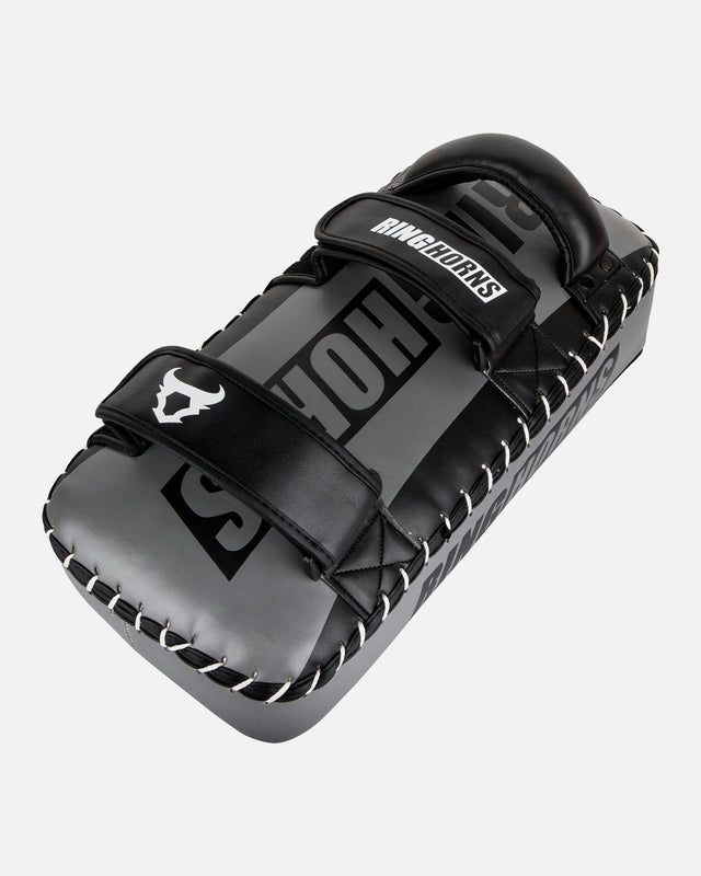 Ringhorns Charger by Venum Focus Mitts – Black