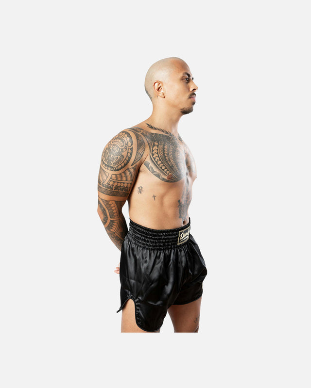 8 WEAPONS Muay Thai Shorts Strike – Black/Gold
